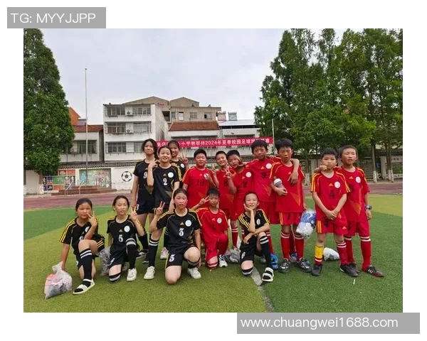 激情四溢的绿茵场上精彩足球比赛点燃观众热情与梦想